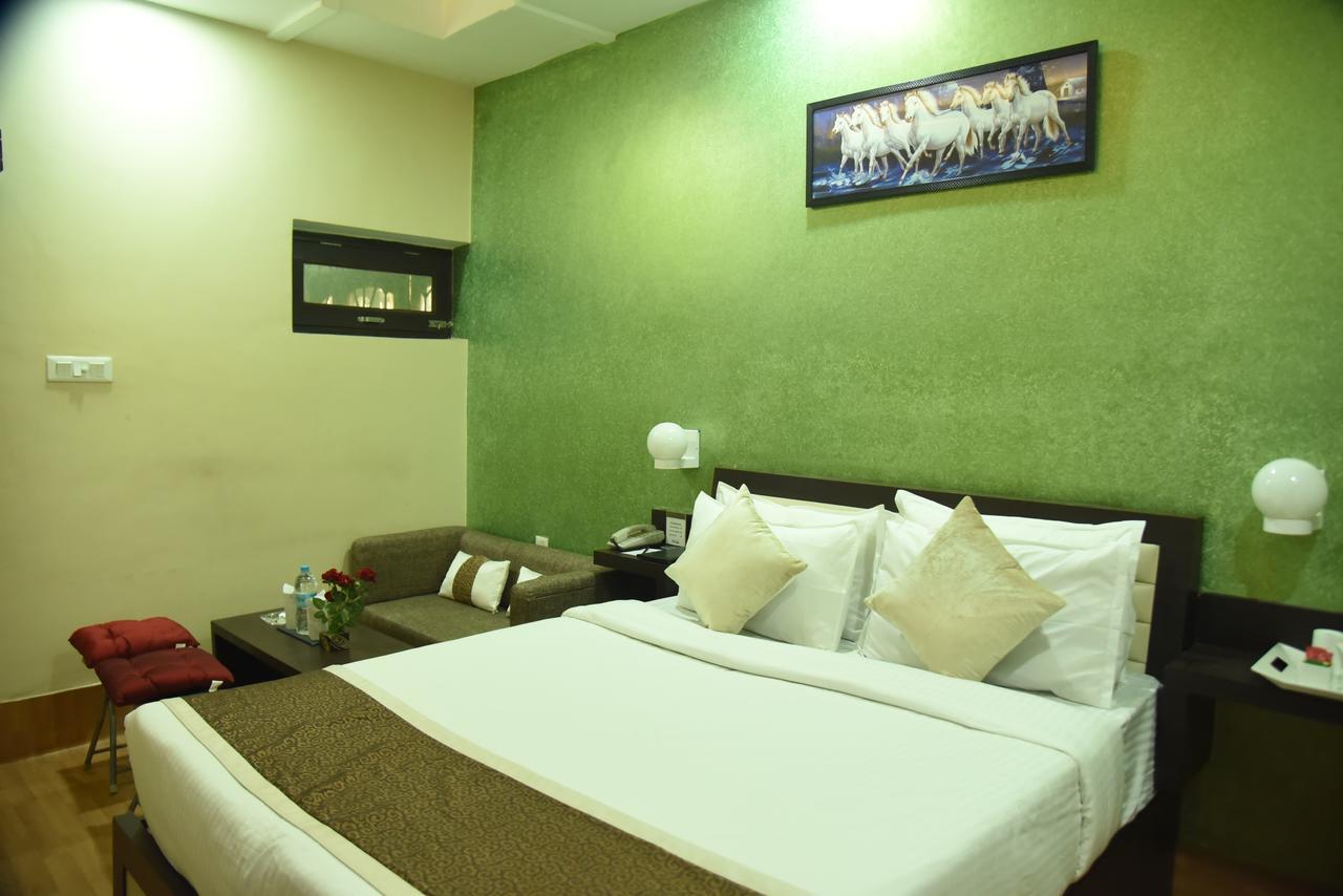Hôtel Rnb Select Vijay Delux à Sultānpur Extérieur photo