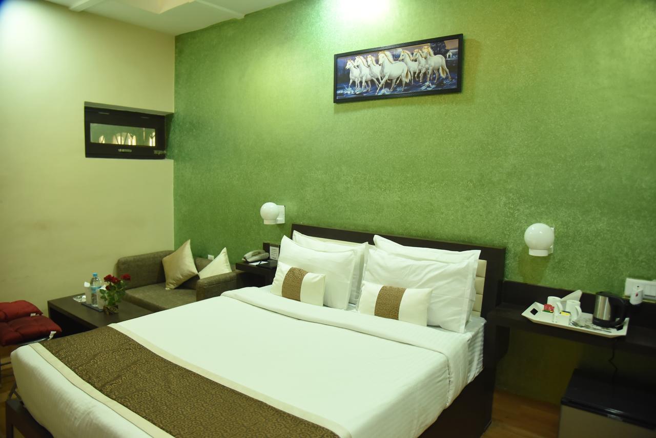 Hôtel Rnb Select Vijay Delux à Sultānpur Extérieur photo