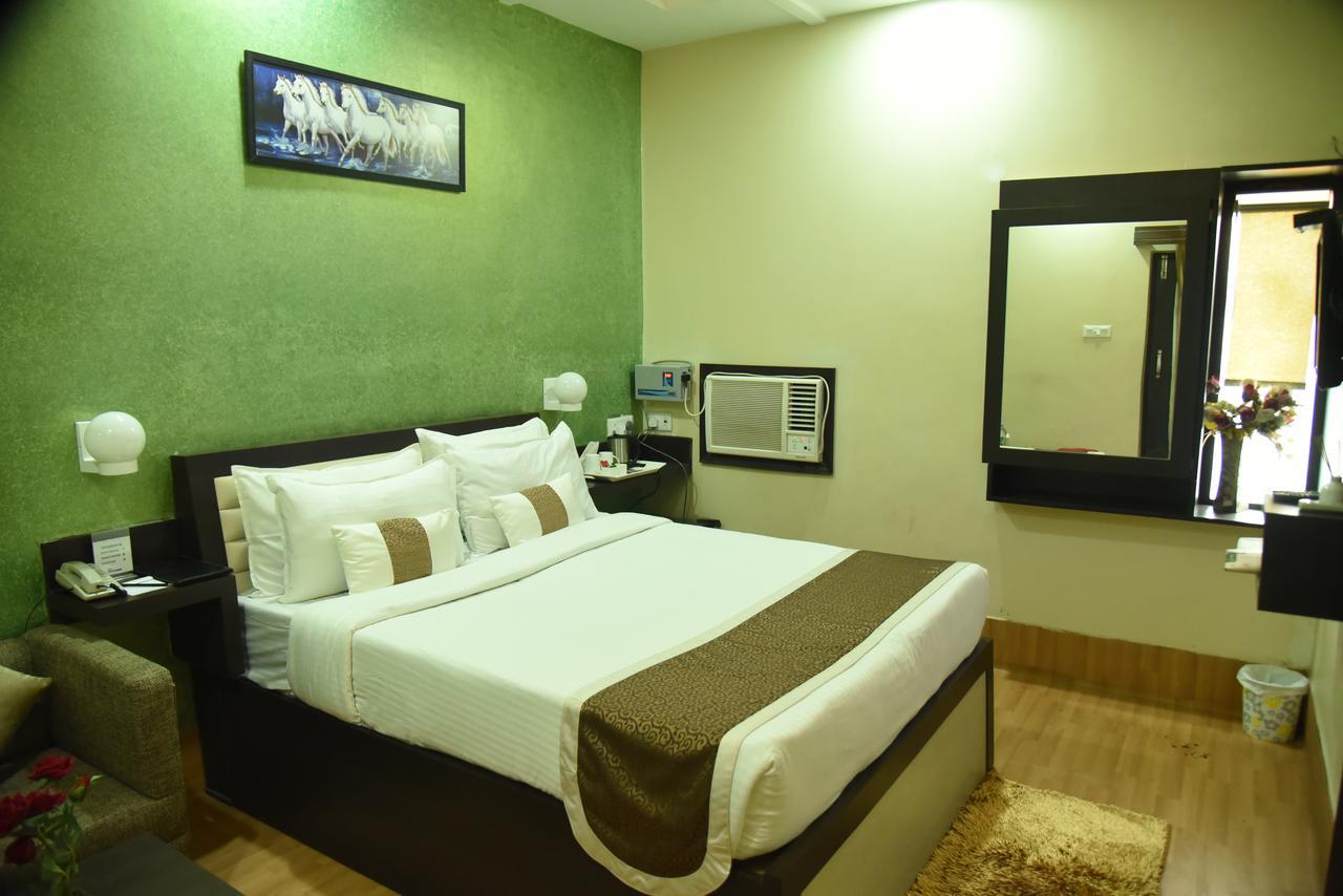 Hôtel Rnb Select Vijay Delux à Sultānpur Extérieur photo