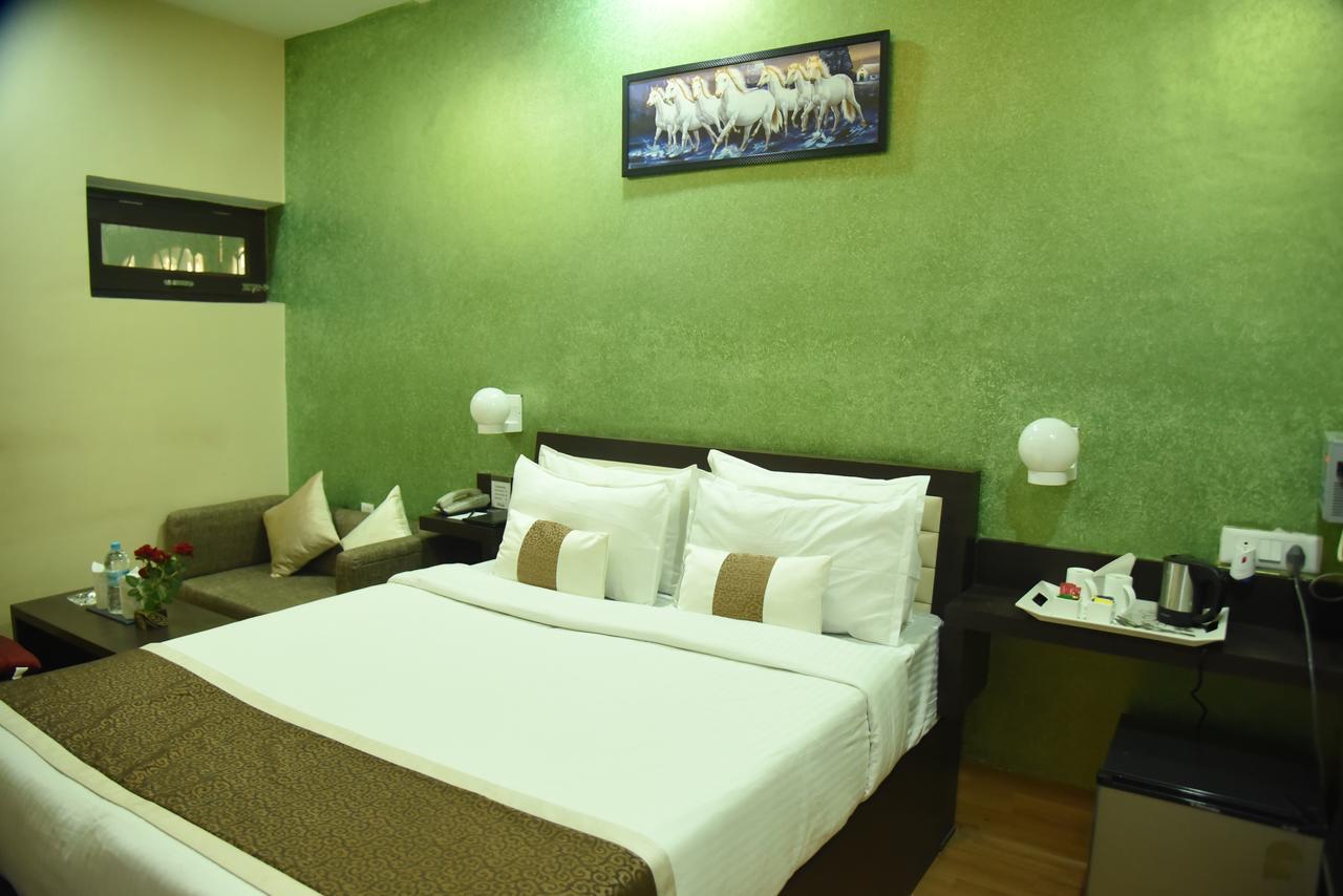 Hôtel Rnb Select Vijay Delux à Sultānpur Extérieur photo