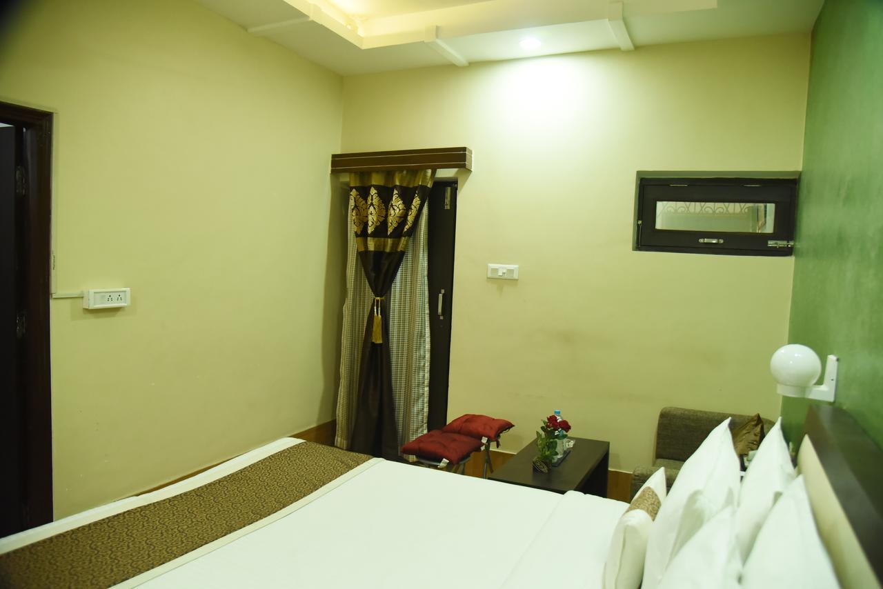 Hôtel Rnb Select Vijay Delux à Sultānpur Extérieur photo